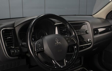 Mitsubishi Outlander III рестайлинг 3, 2021 год, 2 480 000 рублей, 11 фотография