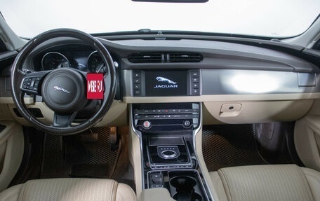 Jaguar XF II, 2016 год, 2 410 000 рублей, 13 фотография