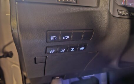 Lexus RX IV рестайлинг, 2016 год, 3 990 000 рублей, 10 фотография