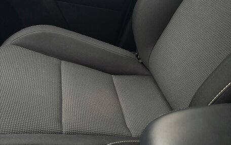 Toyota RAV4, 2018 год, 2 910 000 рублей, 10 фотография