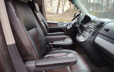 Volkswagen Multivan T5, 2010 год, 26 фотография