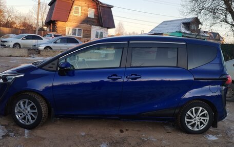 Toyota Sienta II, 2021 год, 2 000 000 рублей, 2 фотография