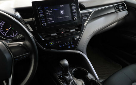 Toyota Camry, 2021 год, 2 299 000 рублей, 17 фотография