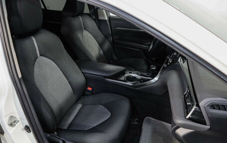 Toyota Camry, 2021 год, 2 299 000 рублей, 20 фотография