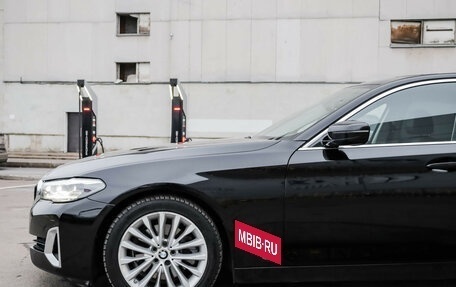 BMW 5 серия, 2020 год, 3 100 000 рублей, 3 фотография