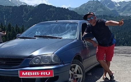 Toyota Avensis III рестайлинг, 1998 год, 300 000 рублей, 1 фотография