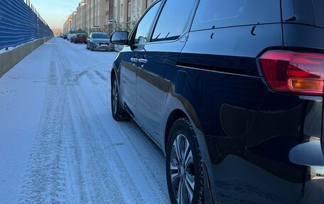 KIA Carnival III, 2018 год, 2 495 000 рублей, 9 фотография