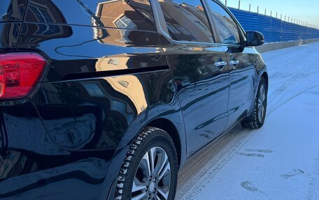 KIA Carnival III, 2018 год, 2 495 000 рублей, 10 фотография