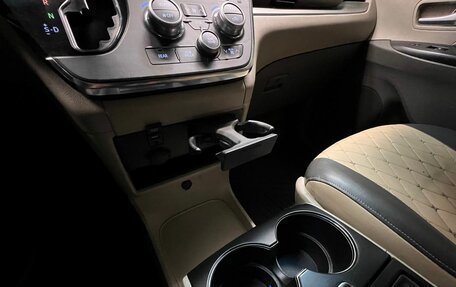 Toyota Sienna III, 2018 год, 3 465 000 рублей, 24 фотография