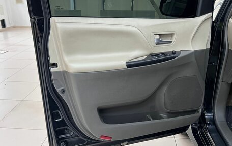 Toyota Sienna III, 2018 год, 3 465 000 рублей, 21 фотография