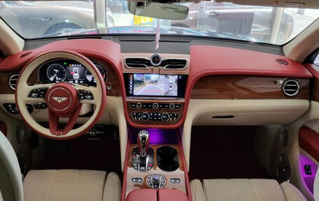 Bentley Bentayga I, 2023 год, 19 500 000 рублей, 12 фотография