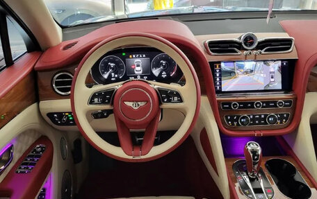 Bentley Bentayga I, 2023 год, 19 500 000 рублей, 13 фотография