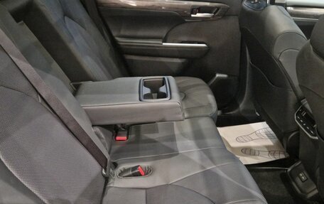 Toyota Highlander, 2025 год, 15 фотография