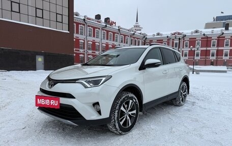 Toyota RAV4, 2017 год, 2 499 000 рублей, 2 фотография