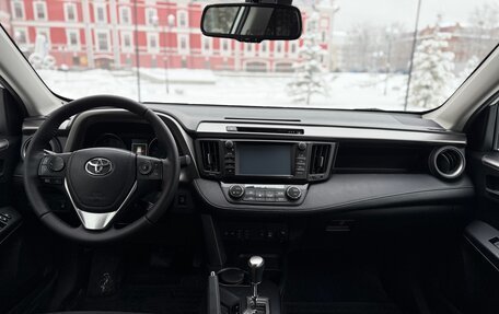 Toyota RAV4, 2017 год, 2 499 000 рублей, 12 фотография