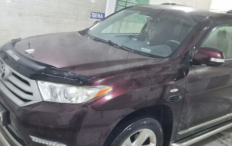 Toyota Highlander III, 2012 год, 2 100 000 рублей, 2 фотография