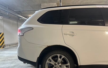 Mitsubishi Outlander III рестайлинг 3, 2012 год, 1 500 000 рублей, 10 фотография