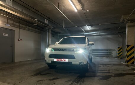 Mitsubishi Outlander III рестайлинг 3, 2012 год, 1 500 000 рублей, 2 фотография