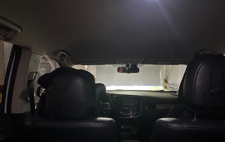 Mitsubishi Outlander III рестайлинг 3, 2012 год, 1 500 000 рублей, 15 фотография