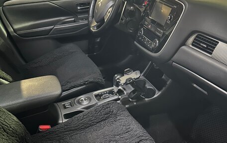 Mitsubishi Outlander III рестайлинг 3, 2012 год, 1 500 000 рублей, 37 фотография