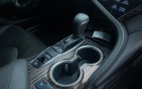 Toyota Camry, 2018 год, 2 290 000 рублей, 13 фотография