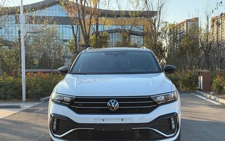 Volkswagen T-Roc I, 2022 год, 1 536 003 рублей, 2 фотография