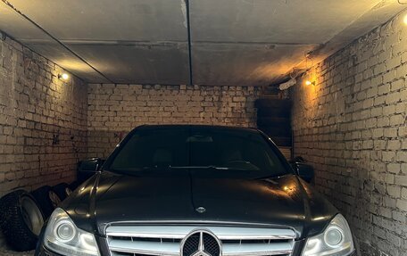 Mercedes-Benz C-Класс, 2012 год, 1 600 000 рублей, 1 фотография