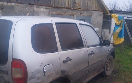 Chevrolet Niva I рестайлинг, 2003 год, 130 000 рублей, 3 фотография