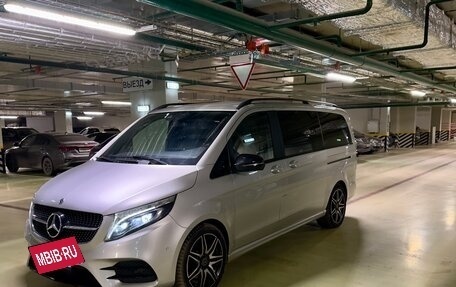 Mercedes-Benz V-Класс, 2022 год, 8 100 000 рублей, 2 фотография