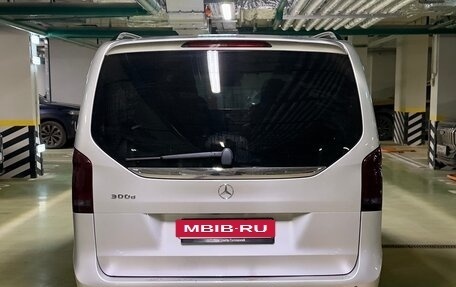 Mercedes-Benz V-Класс, 2022 год, 8 100 000 рублей, 4 фотография