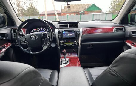 Toyota Camry, 2014 год, 16 фотография