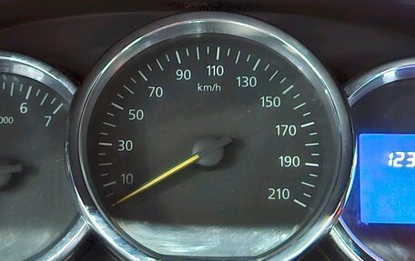 Renault Logan II, 2018 год, 700 000 рублей, 10 фотография