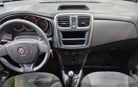 Renault Logan II, 2018 год, 700 000 рублей, 9 фотография