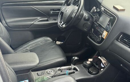 Mitsubishi Outlander III рестайлинг 3, 2016 год, 1 450 000 рублей, 5 фотография