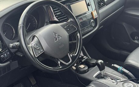 Mitsubishi Outlander III рестайлинг 3, 2016 год, 1 450 000 рублей, 7 фотография