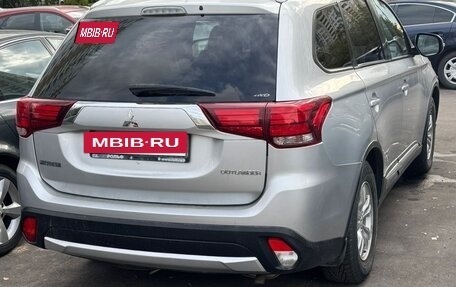 Mitsubishi Outlander III рестайлинг 3, 2016 год, 1 450 000 рублей, 2 фотография