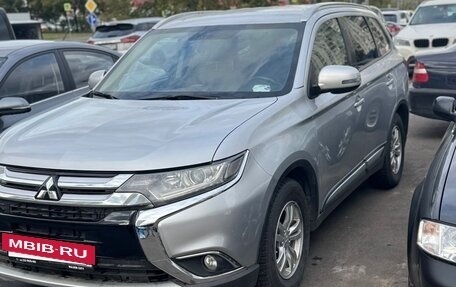Mitsubishi Outlander III рестайлинг 3, 2016 год, 1 450 000 рублей, 6 фотография