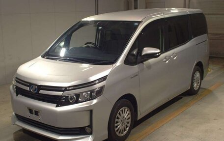 Toyota Voxy III, 2014 год, 2 000 000 рублей, 2 фотография