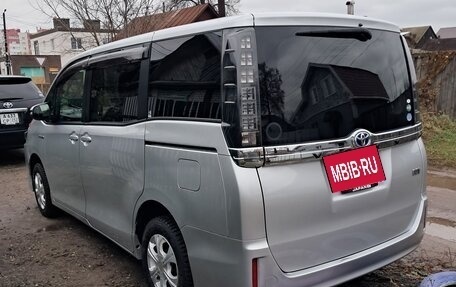 Toyota Voxy III, 2014 год, 2 000 000 рублей, 4 фотография