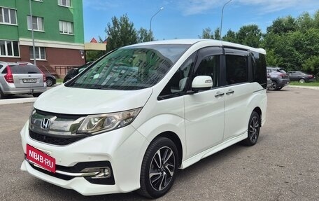 Honda Stepwgn IV, 2015 год, 2 000 000 рублей, 2 фотография