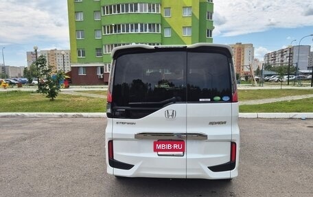 Honda Stepwgn IV, 2015 год, 2 000 000 рублей, 4 фотография