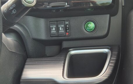 Honda Stepwgn IV, 2015 год, 2 000 000 рублей, 27 фотография