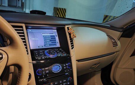 Infiniti QX70, 2014 год, 2 950 000 рублей, 16 фотография