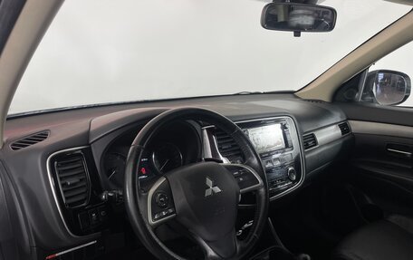 Mitsubishi Outlander III рестайлинг 3, 2013 год, 1 420 000 рублей, 10 фотография