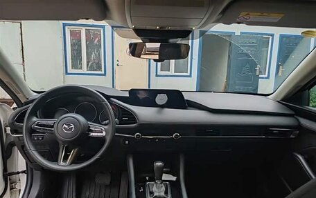 Mazda 3, 2021 год, 1 850 000 рублей, 10 фотография