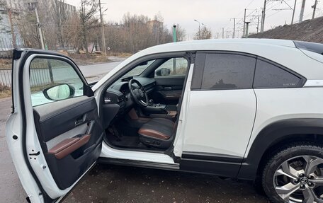 Mazda MX-30, 2020 год, 2 300 000 рублей, 3 фотография