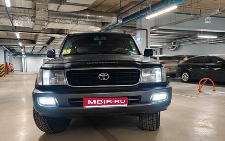 Toyota Land Cruiser 100 рестайлинг 2, 2000 год, 1 700 000 рублей, 1 фотография