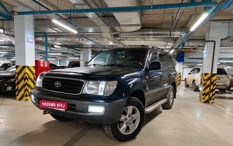 Toyota Land Cruiser 100 рестайлинг 2, 2000 год, 1 700 000 рублей, 2 фотография