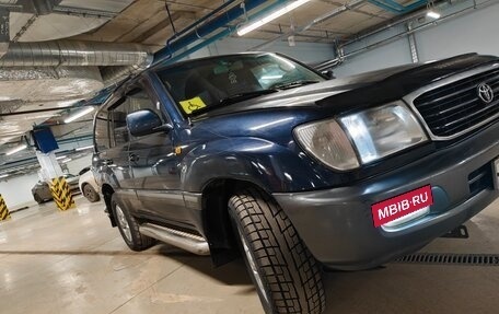 Toyota Land Cruiser 100 рестайлинг 2, 2000 год, 1 700 000 рублей, 3 фотография