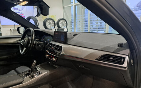 BMW 5 серия, 2018 год, 3 550 000 рублей, 15 фотография